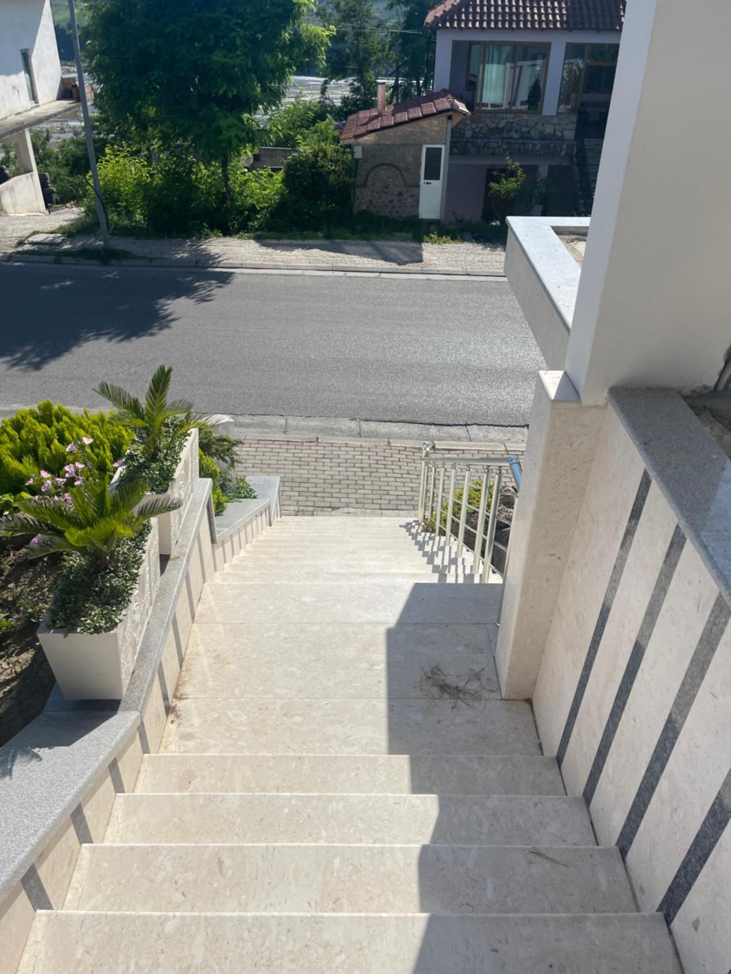 Hotel Latifi Gramsh Exterior foto