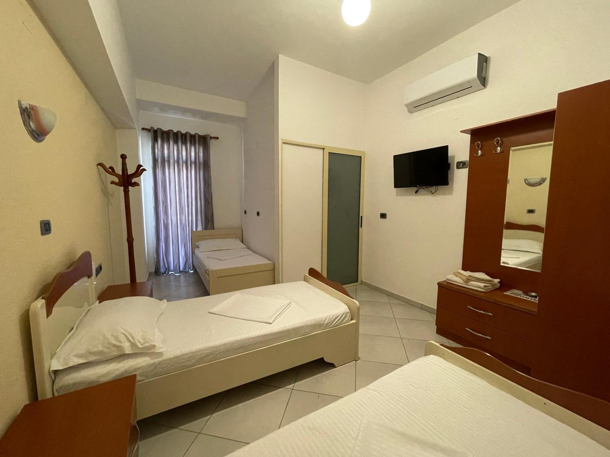 Hotel Latifi Gramsh Exterior foto