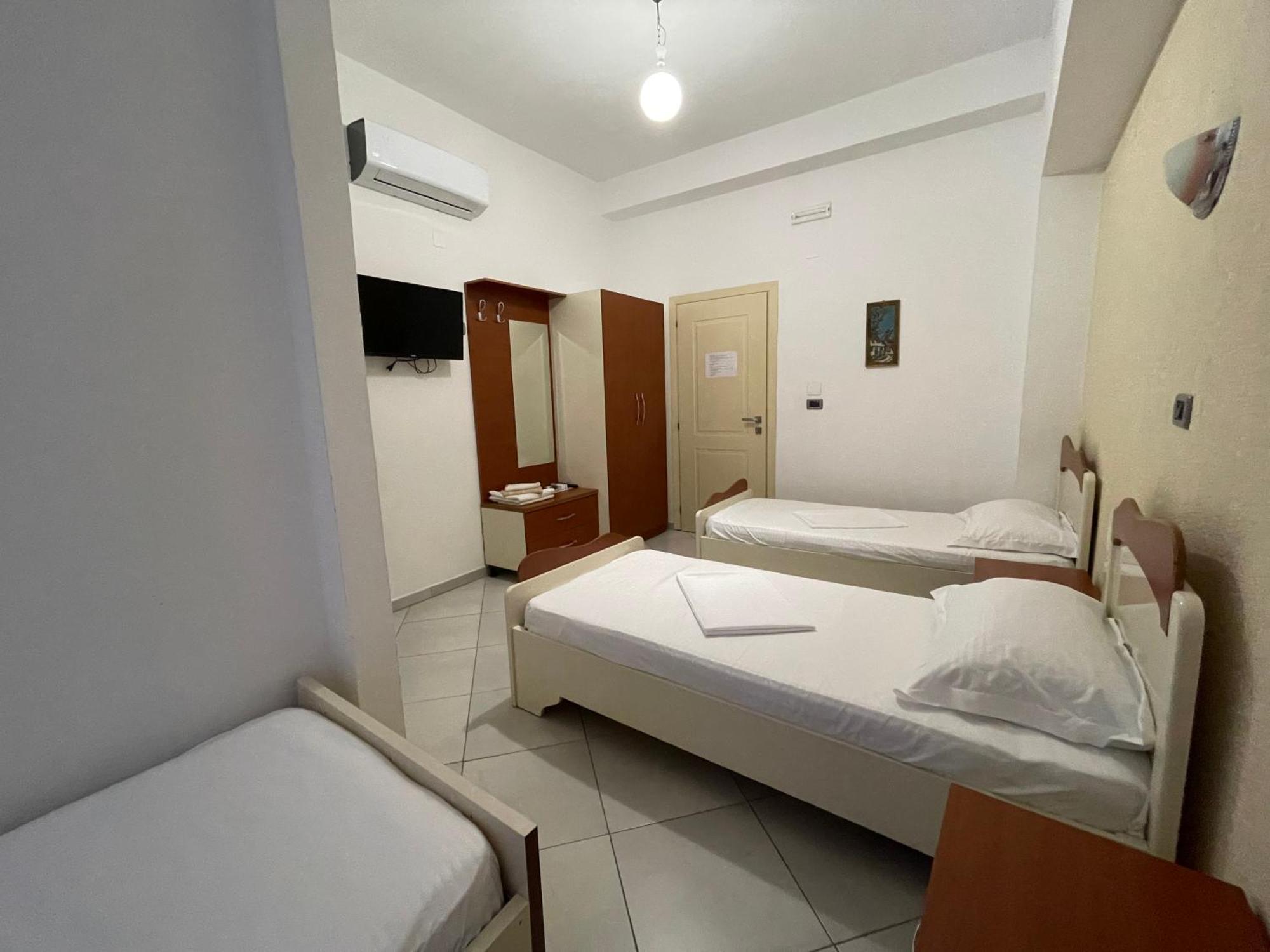 Hotel Latifi Gramsh Exterior foto
