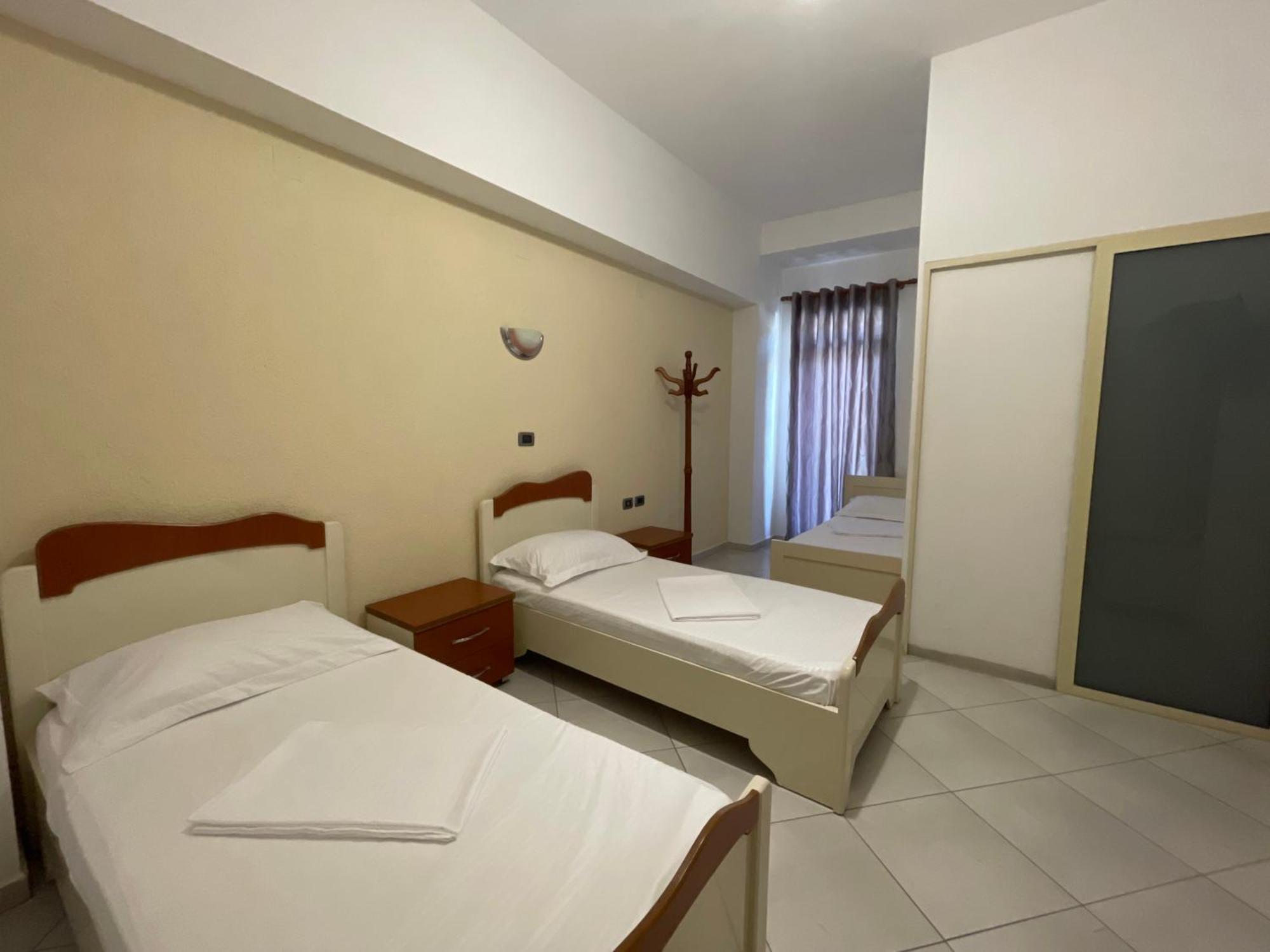 Hotel Latifi Gramsh Exterior foto