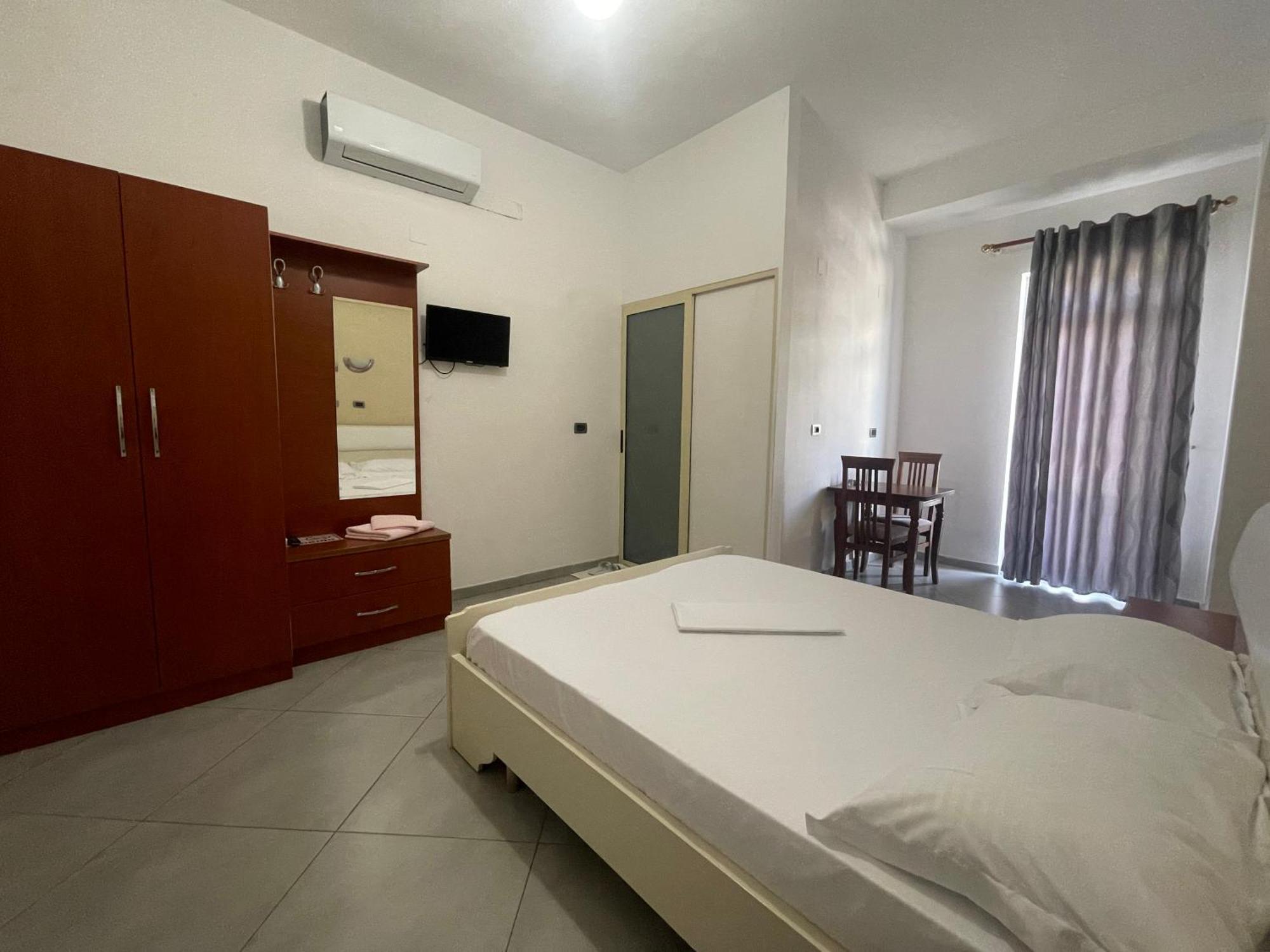 Hotel Latifi Gramsh Exterior foto