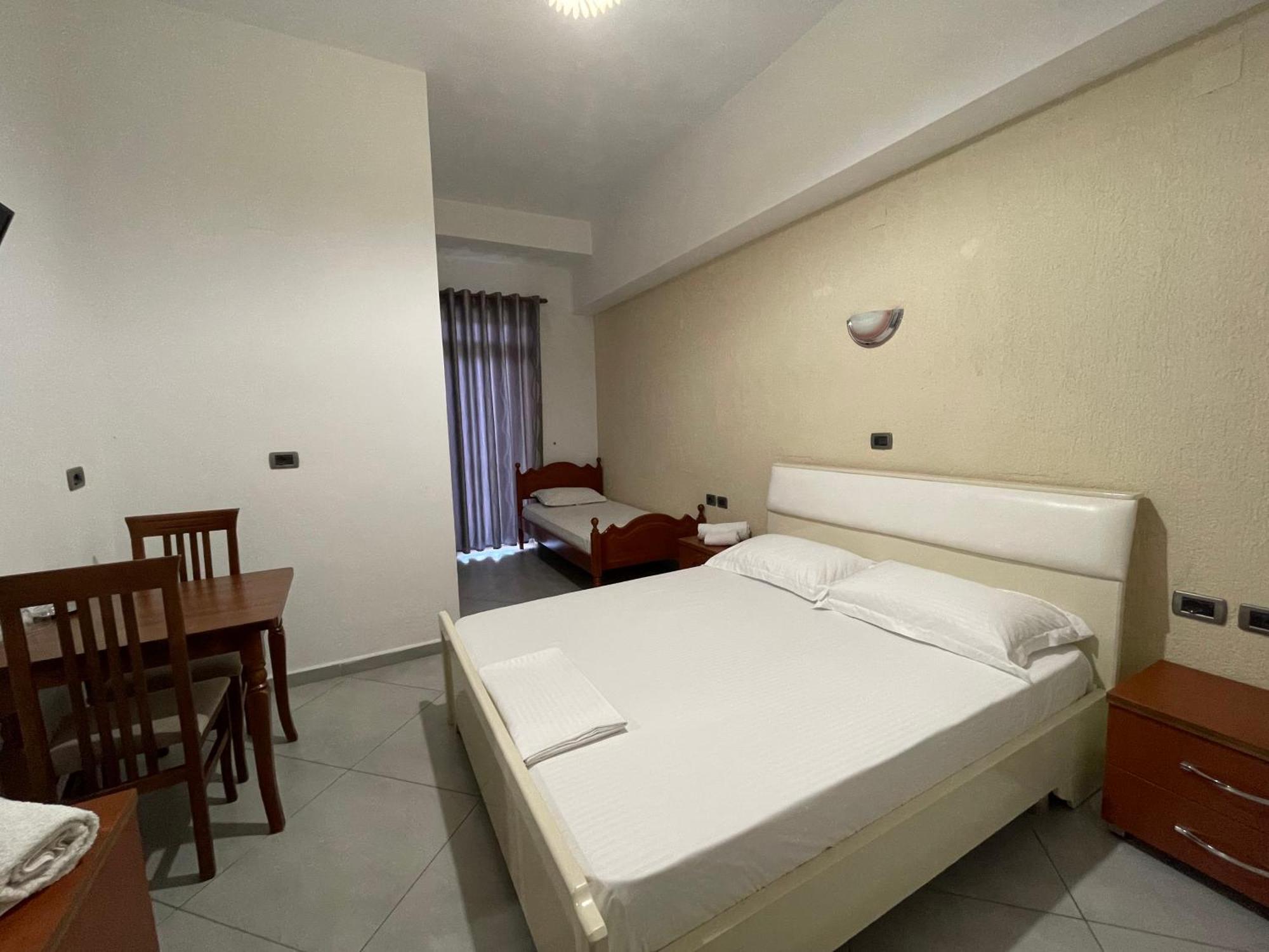 Hotel Latifi Gramsh Exterior foto