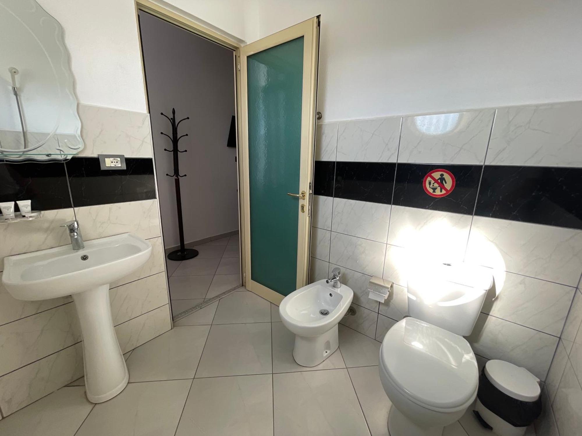 Hotel Latifi Gramsh Exterior foto