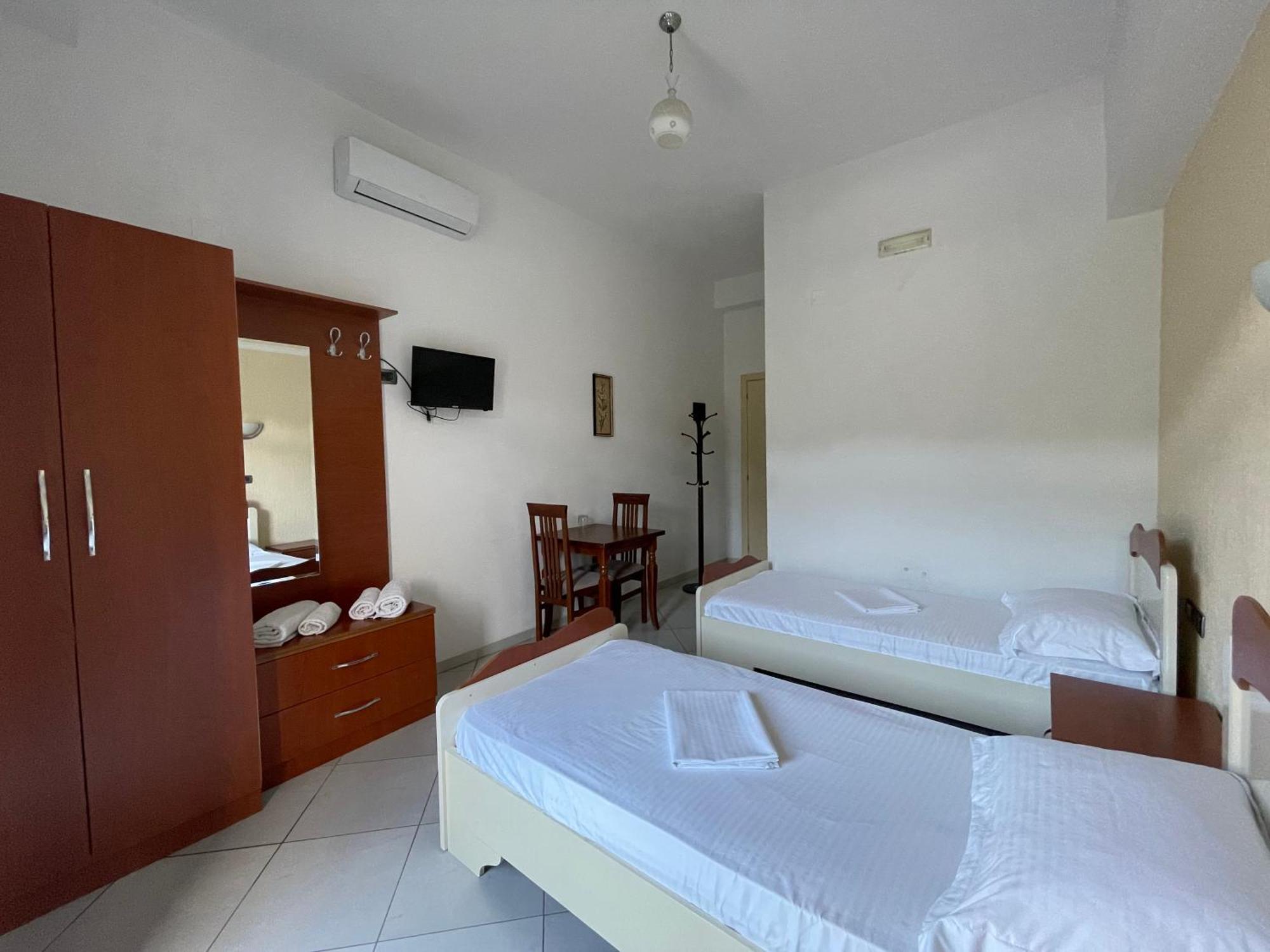 Hotel Latifi Gramsh Exterior foto