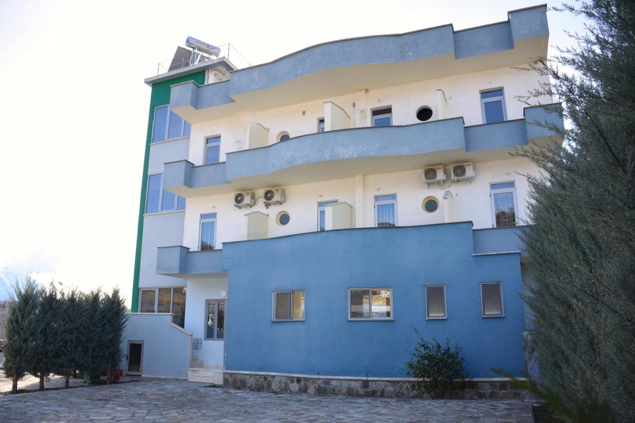 Hotel Latifi Gramsh Exterior foto