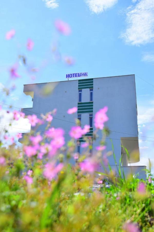 Hotel Latifi Gramsh Exterior foto