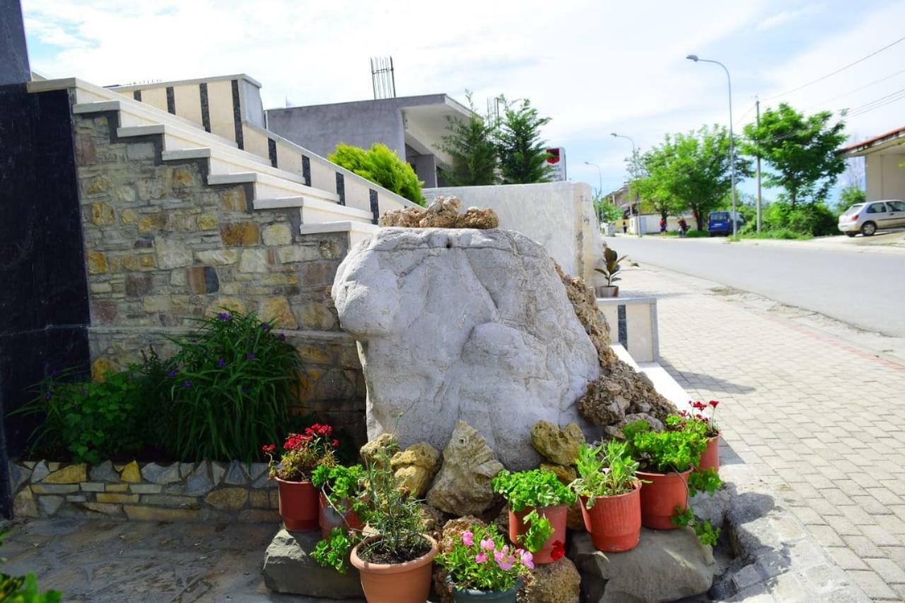Hotel Latifi Gramsh Exterior foto